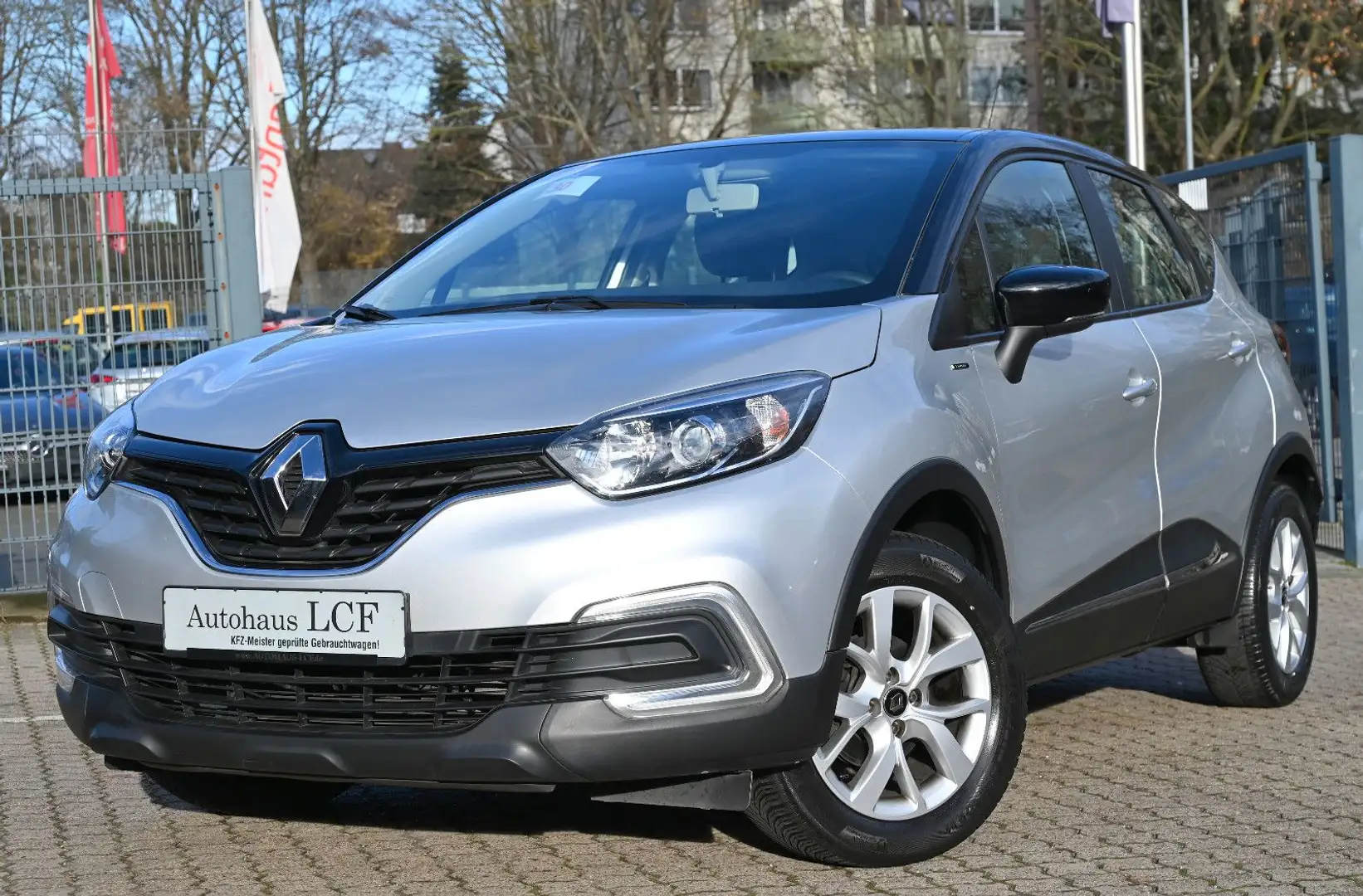 Renault Captur 0.9 TCe 90 Limited Klima Sitzhz 39tkm PDC Grau - 1