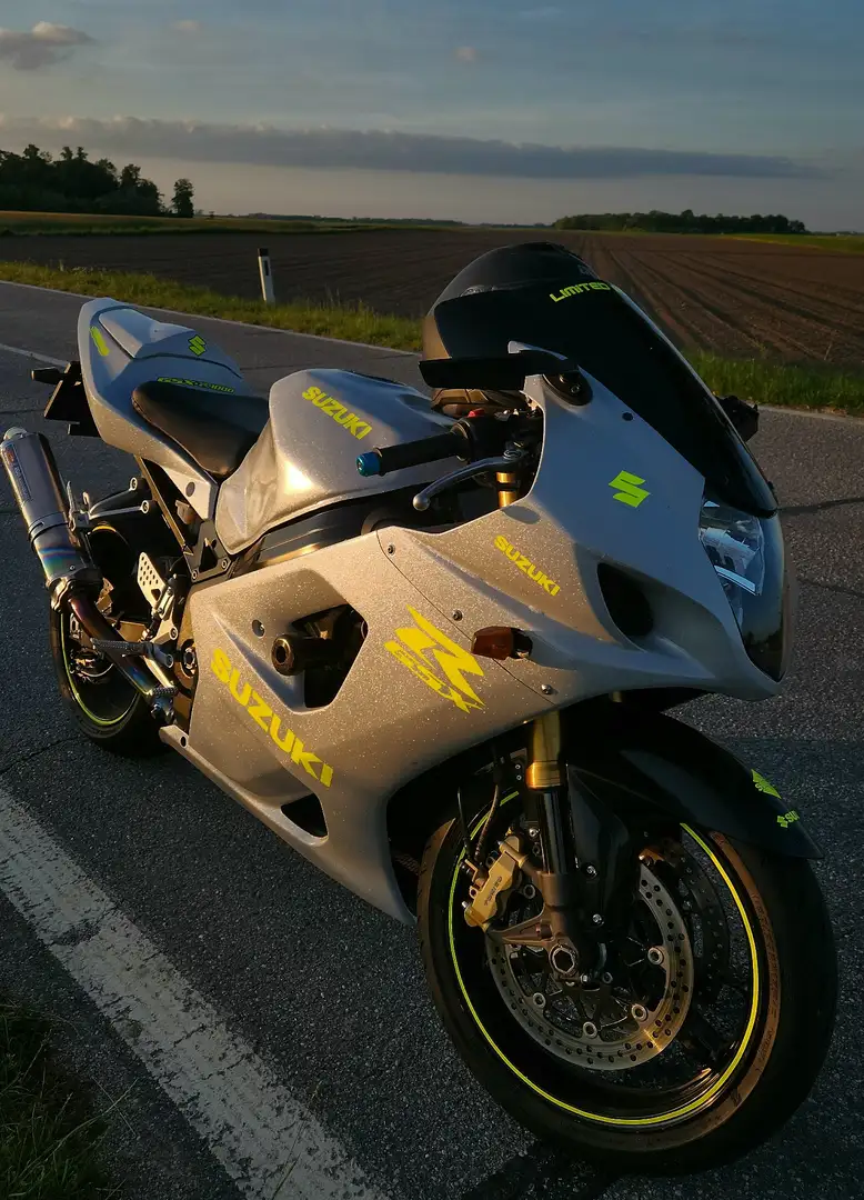 Suzuki GSX-R 1000 Diamant Silber! NEUES PICKERL NEUES SERVICE Silver - 1
