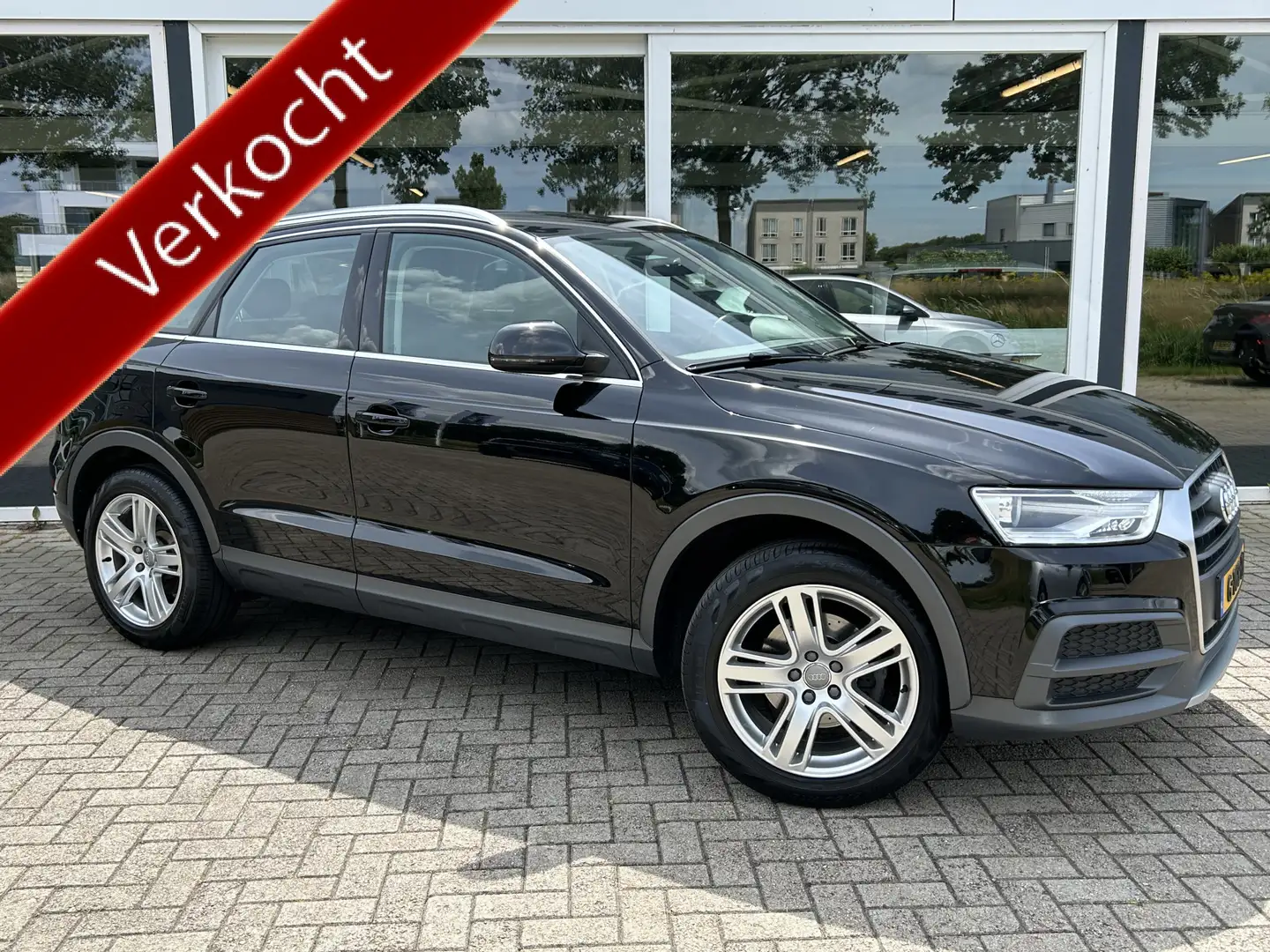 Audi Q3 1.4 TFSI CoD Design Pro Line Plus 50% deal 7.975,- Negru - 1