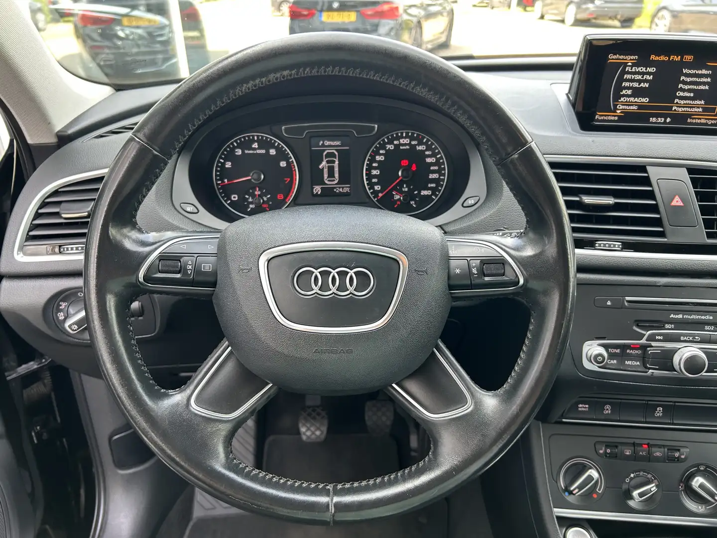 Audi Q3 1.4 TFSI CoD Design Pro Line Plus 50% deal 7.975,- Schwarz - 2