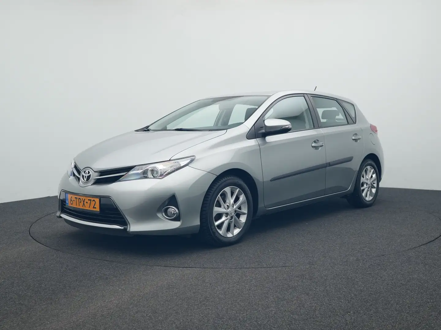 Toyota Auris 1.3 Now Grijs - 1