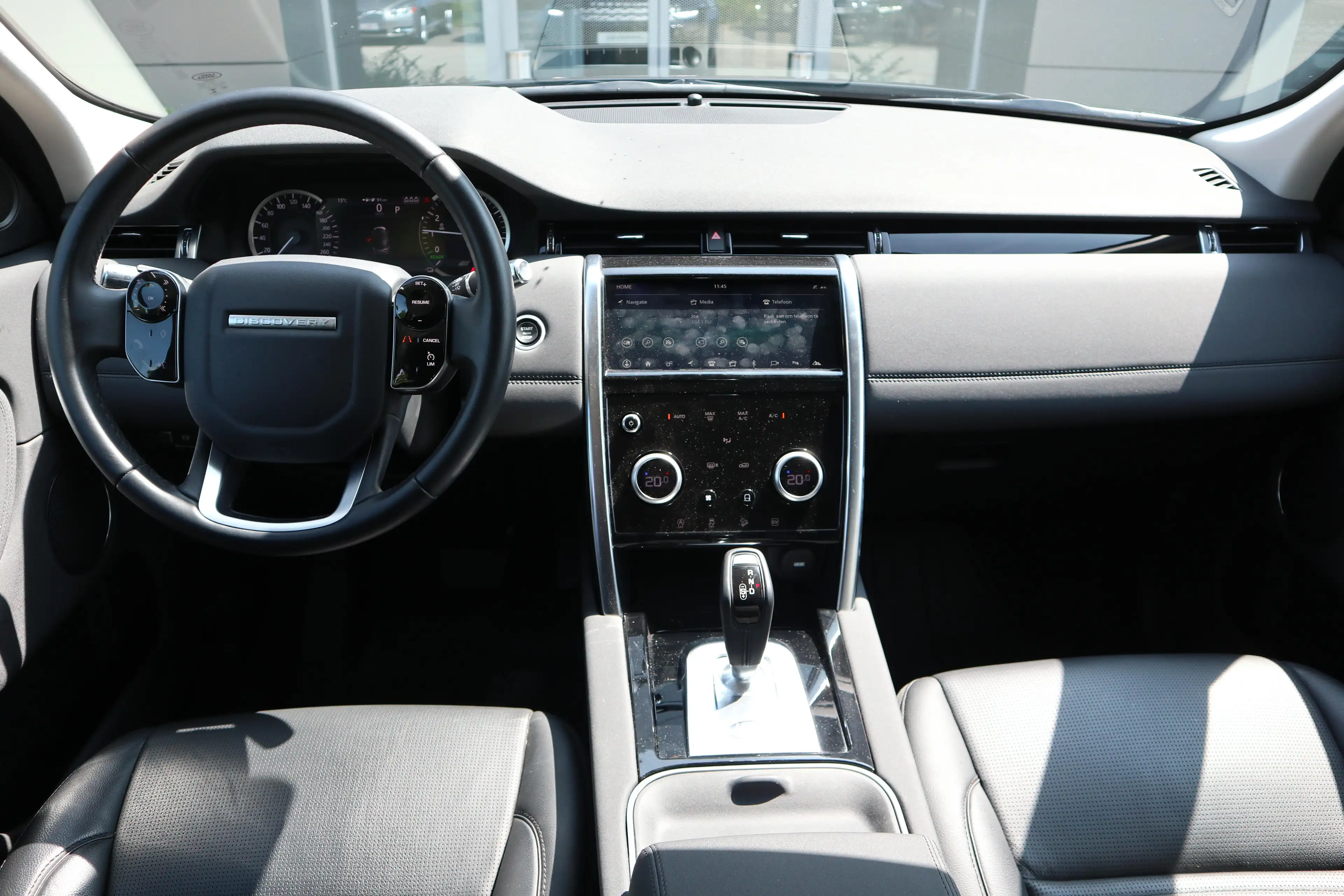 Land Rover Discovery Sport S — photo 4