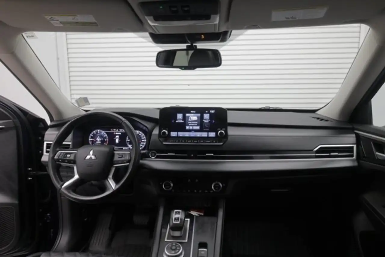 Mitsubishi Outlander снимка Mitsubishi Outlander