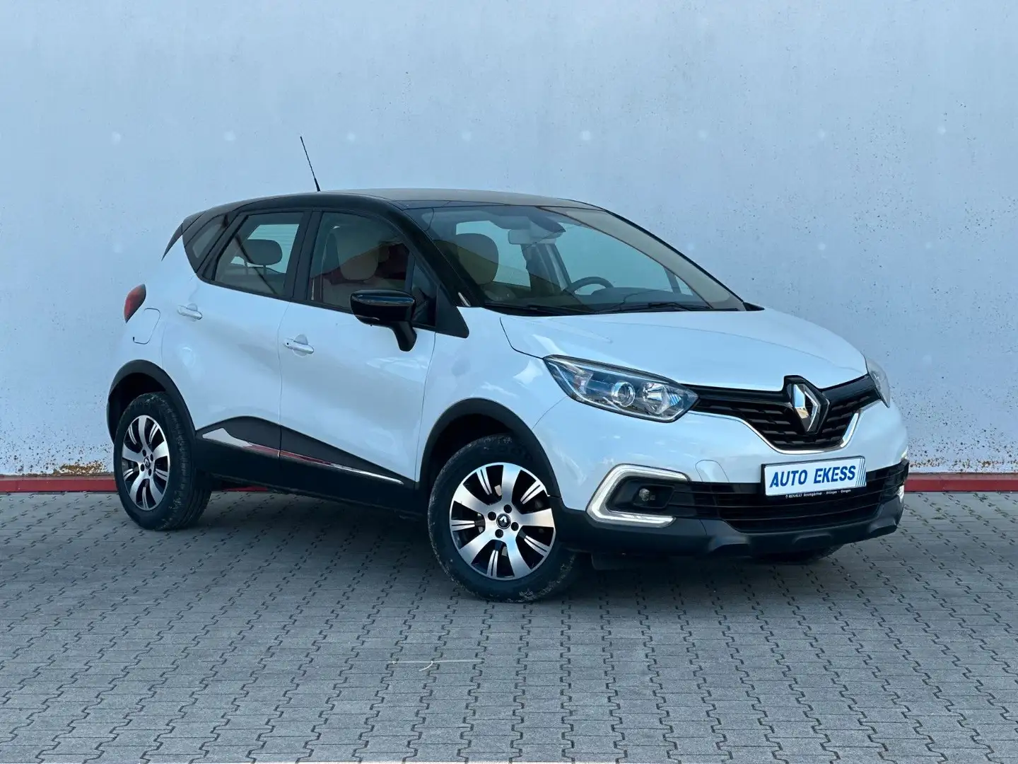 Renault Captur Experience 1.2 TCE Energy TEMP*NAVI Zwart - 1