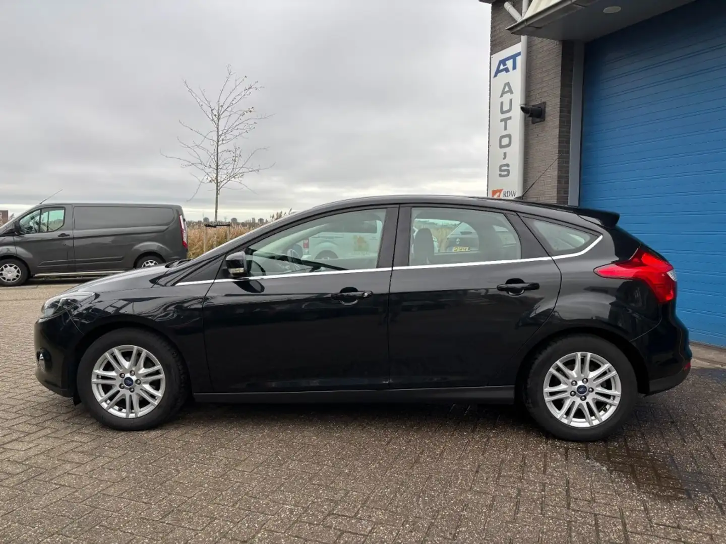 Ford Focus 1.0 ECOB. TITANIUM Zwart - 2