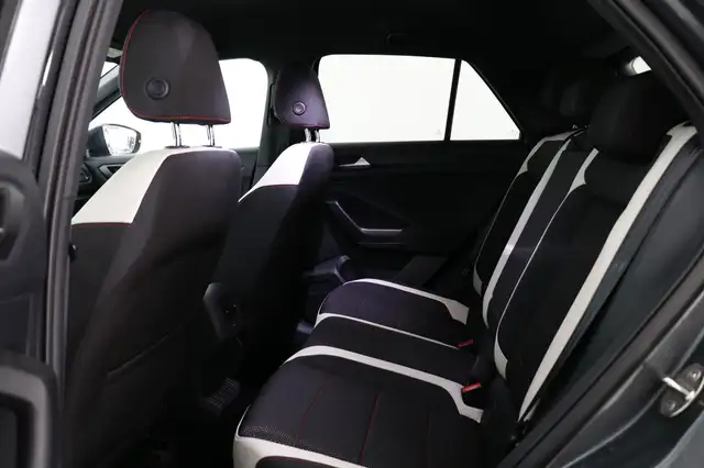 Volkswagen T-Roc view 15
