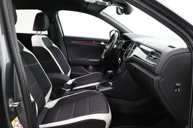 Volkswagen T-Roc view 13