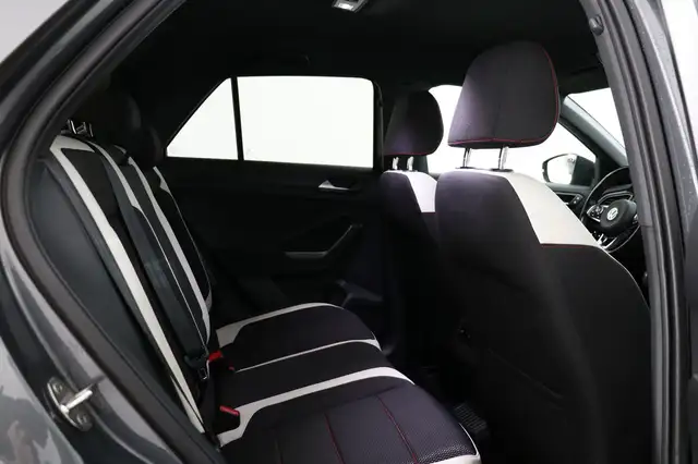 Volkswagen T-Roc view 12