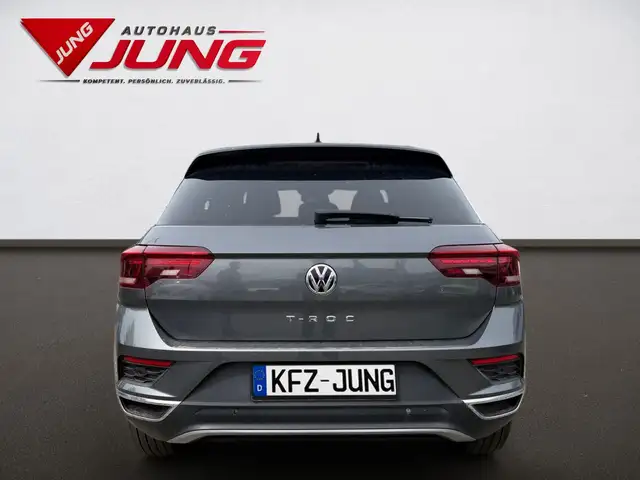 Volkswagen T-Roc view 5