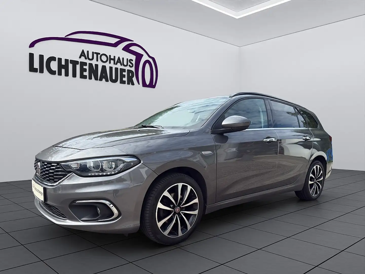 Fiat Tipo 1,6 MultiJet II 120 Start&Stop Lounge Grau - 1