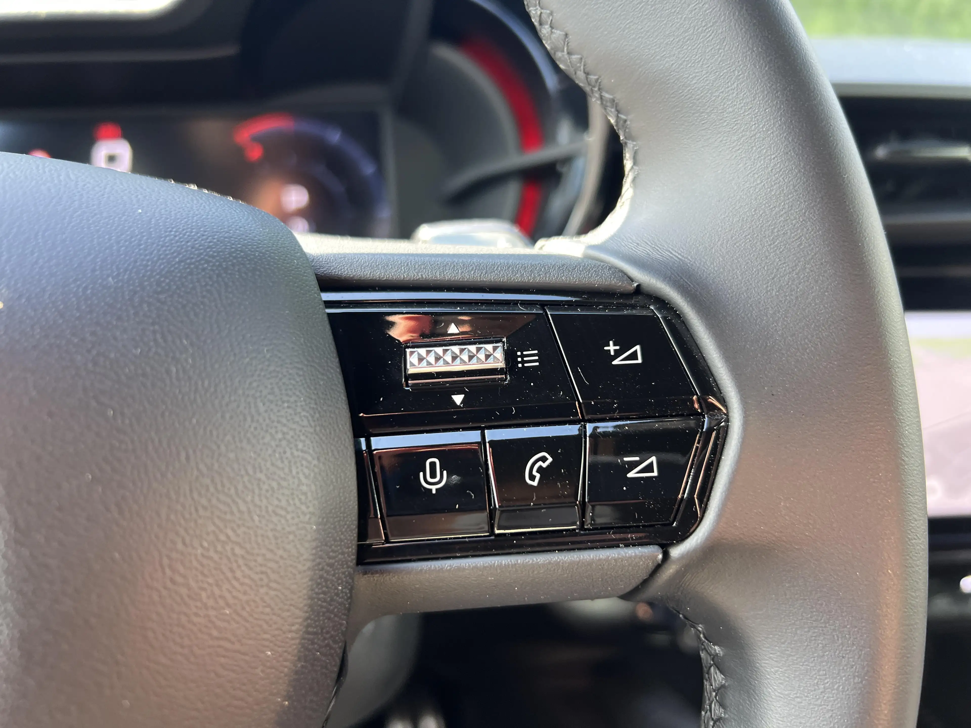 Alfa Romeo Junior Ibrida Q4 — photo 15