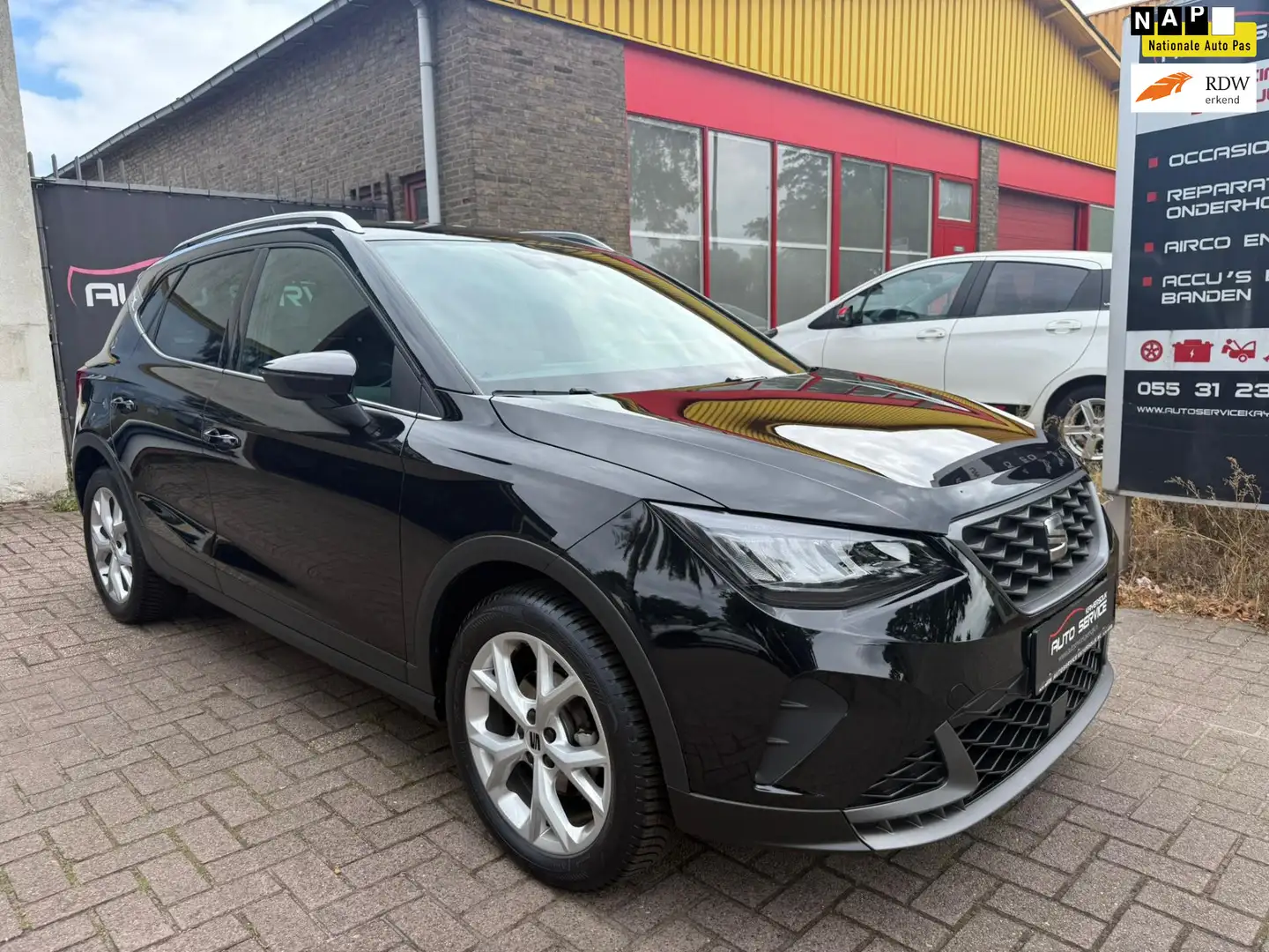 SEAT Arona 1.0 EcoTSI FR Fabriek garantie|Lmv|Airco|Carplay Zwart - 1