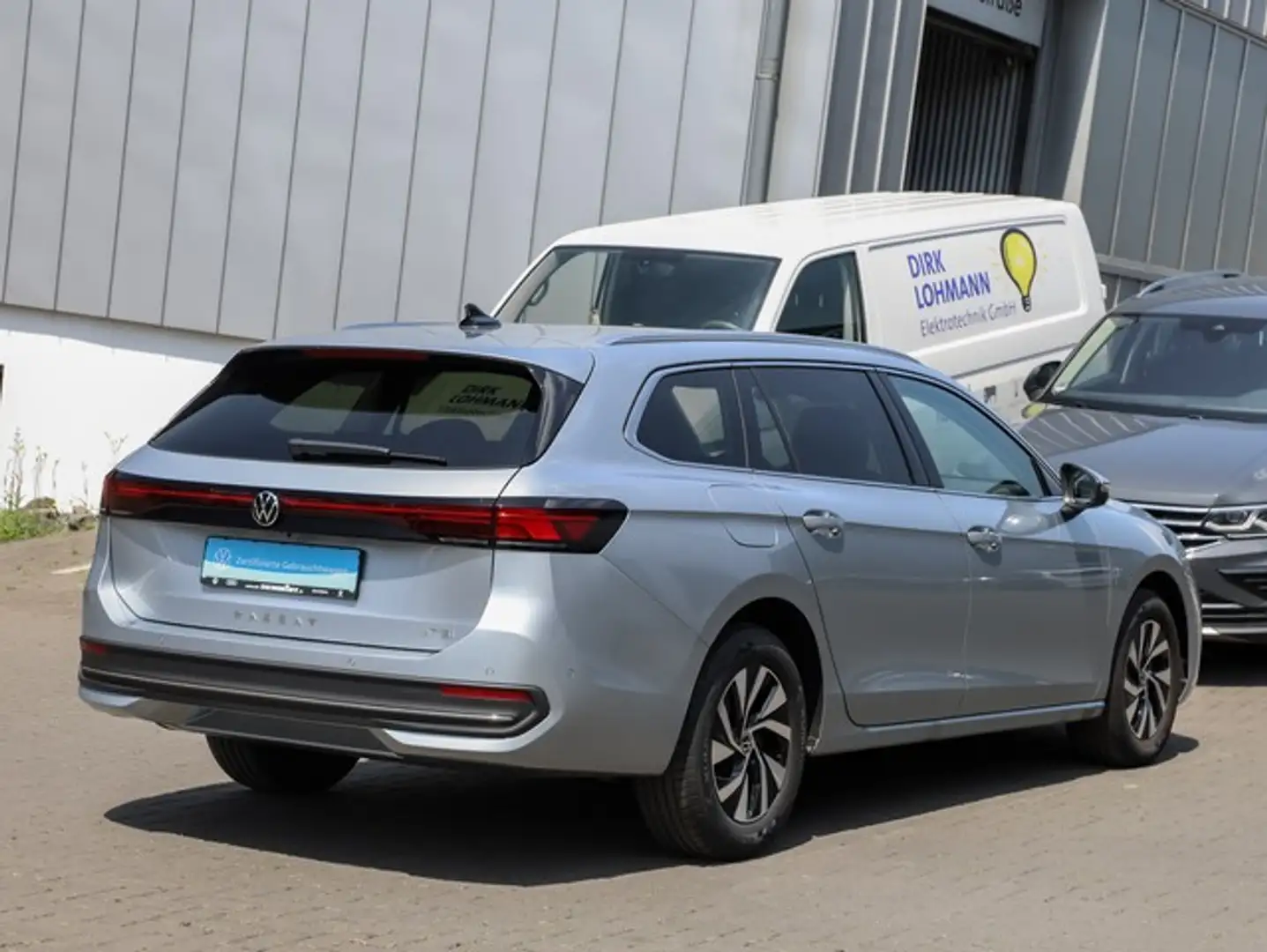 Volkswagen Passat Variant 1.5 eTSi DSG Business R.-Kamera Navi SideAssist... Plateado - 2