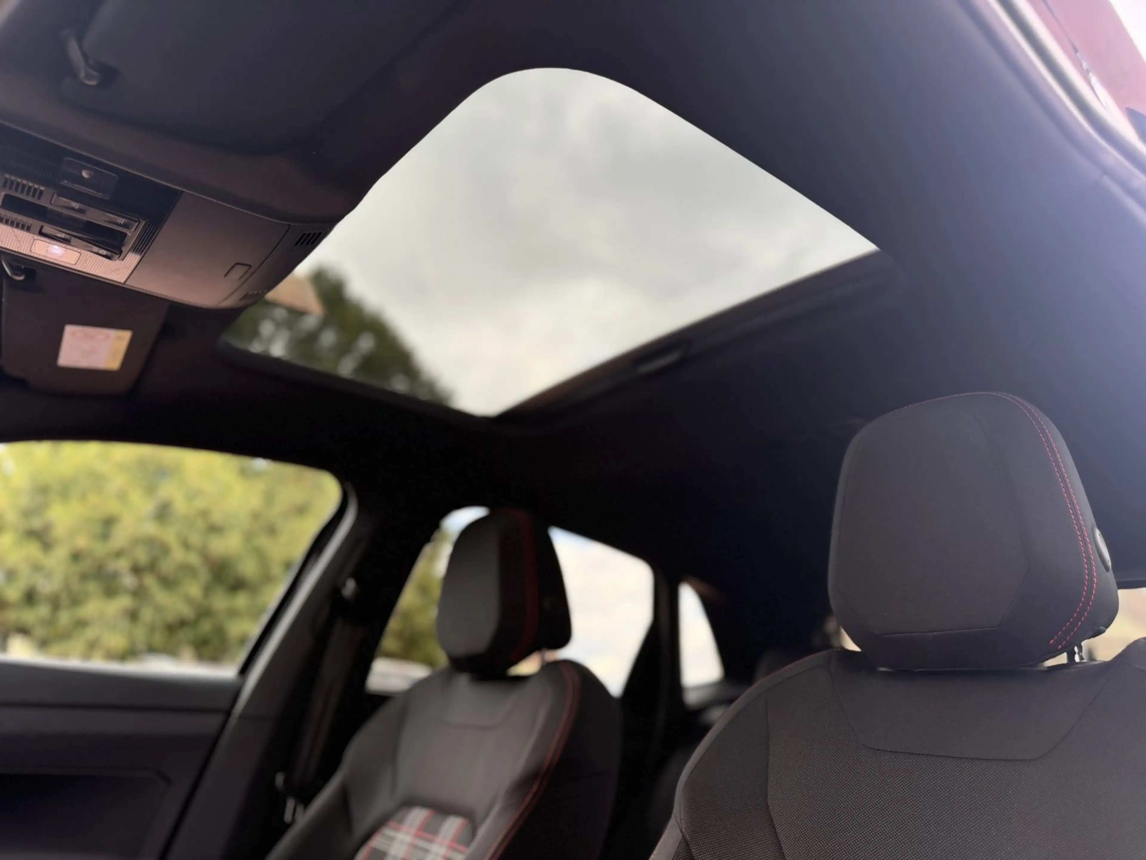 Volkswagen Polo GTI Autom 1.Hand Virtuelle PANO Navi LED — photo 9