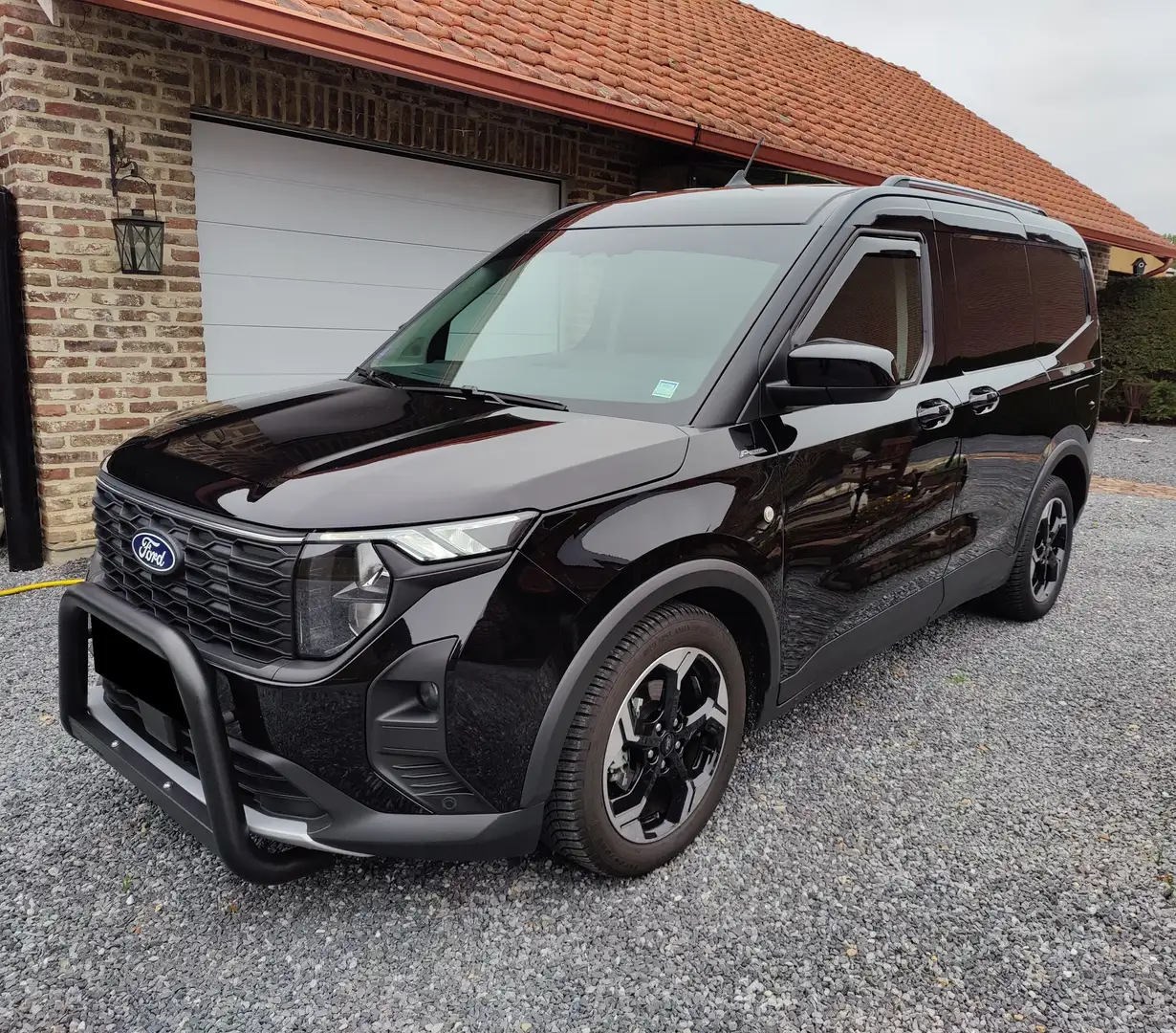 Ford Transit Courier GERESERVEERD! 1,0 lAut. Active Full option. Noir - 1