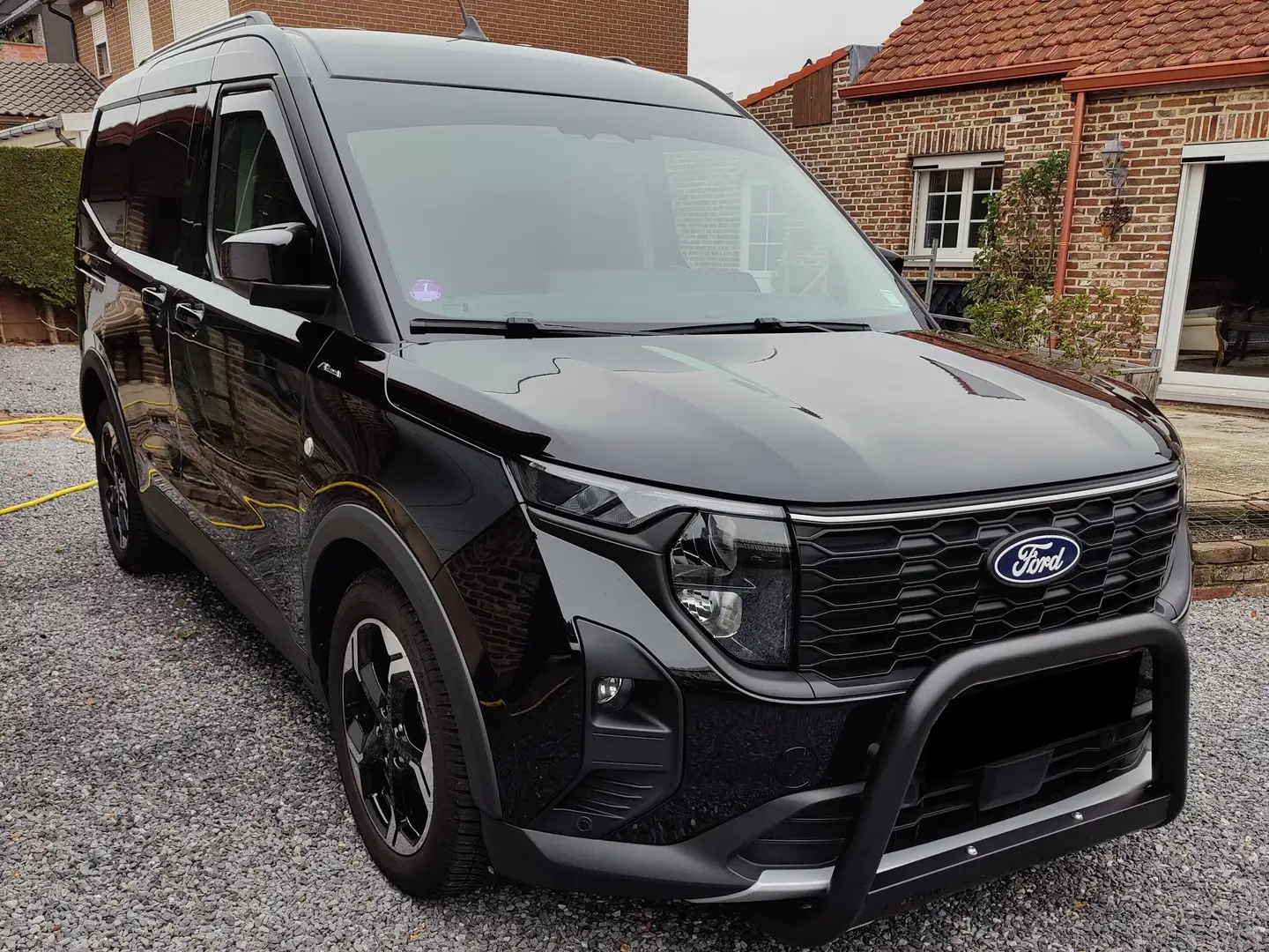 Ford Transit Courier GERESERVEERD! 1,0 lAut. Active Full option. Noir - 2
