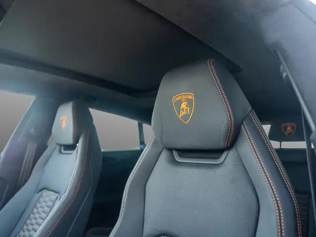 Lamborghini Urus view 11