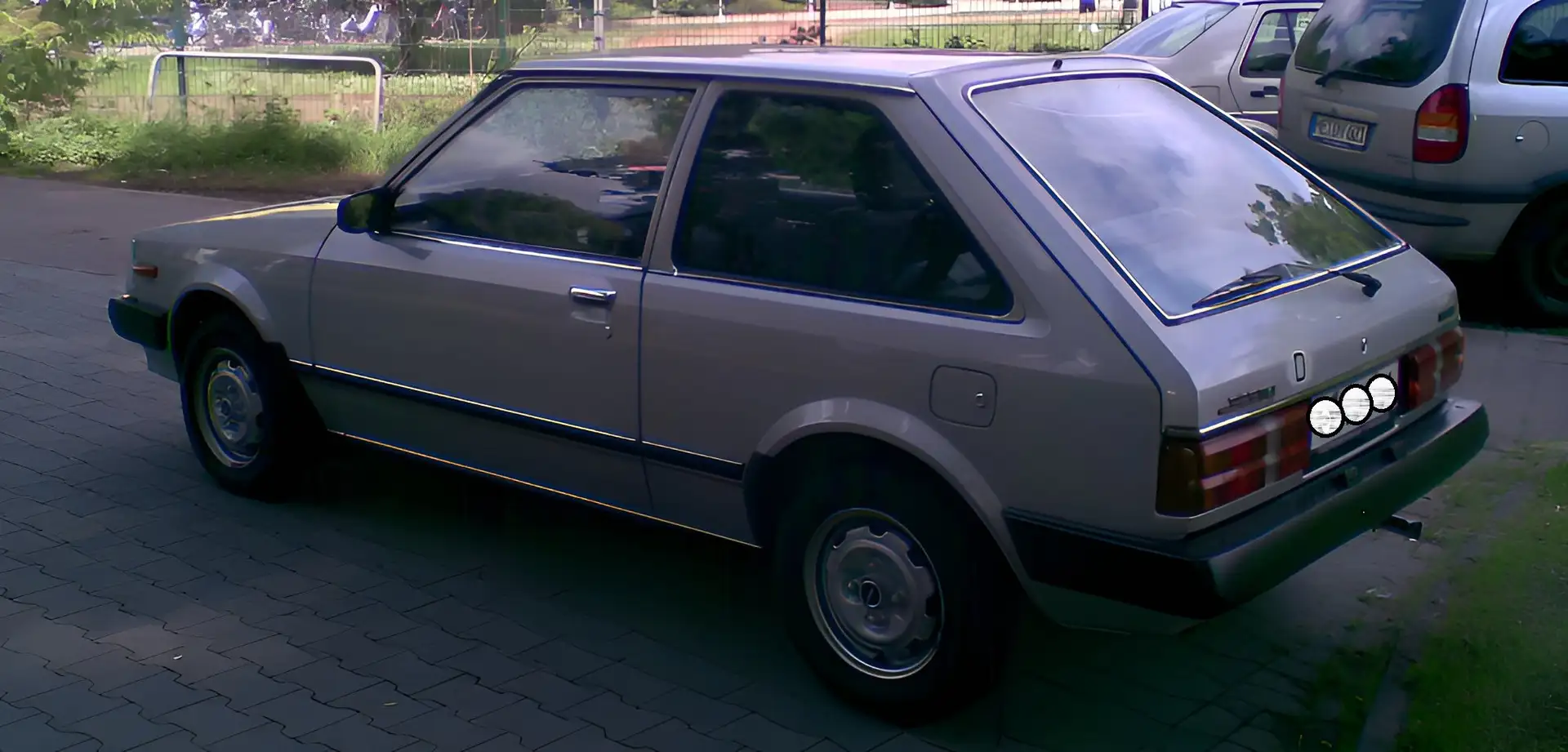 Mazda 323 BD Gümüş rengi - 1