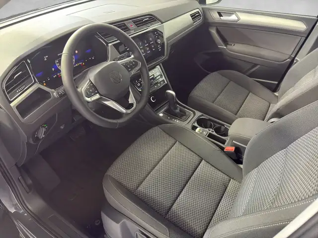 Volkswagen Touran view 6
