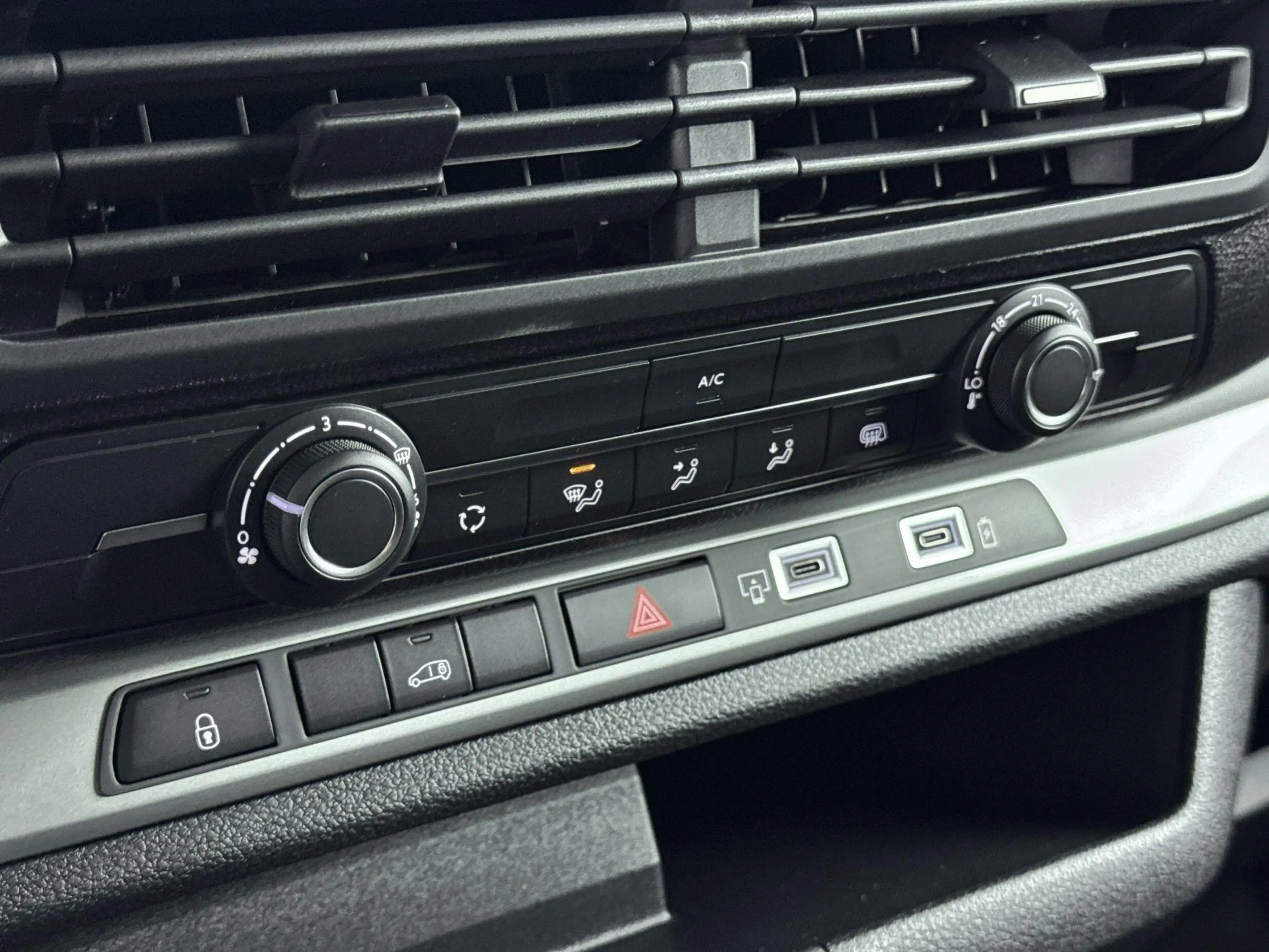 Peugeot e-Expert EV L2 75 kWh | DEMO deal | Camera | Navigatie | Ai — photo 9