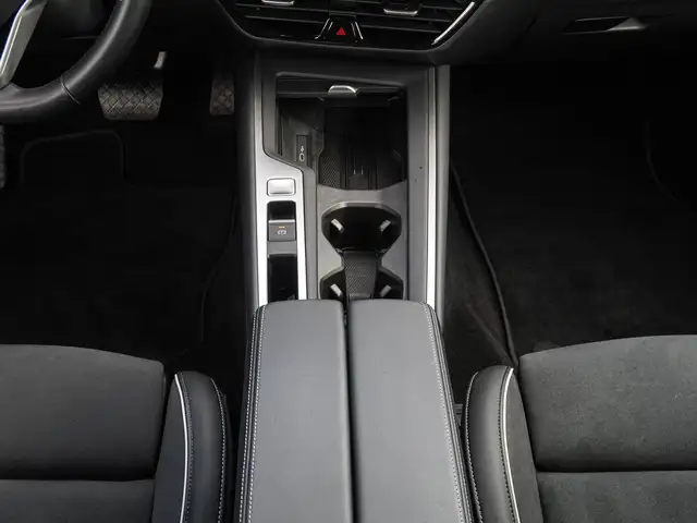 Volkswagen Passat view 14