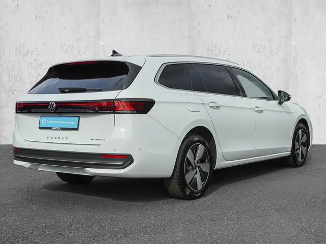 Volkswagen Passat view 4