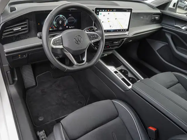 Volkswagen Passat view 9