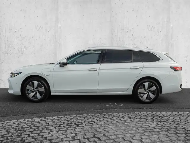 Volkswagen Passat view 5