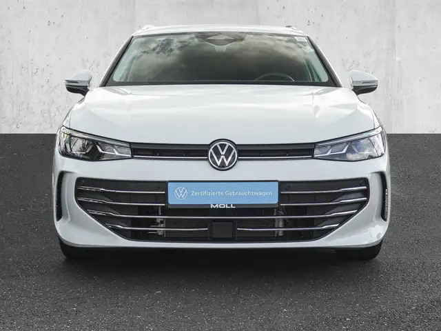Volkswagen Passat view 3