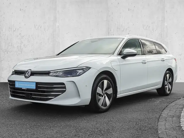 Volkswagen Passat view 2
