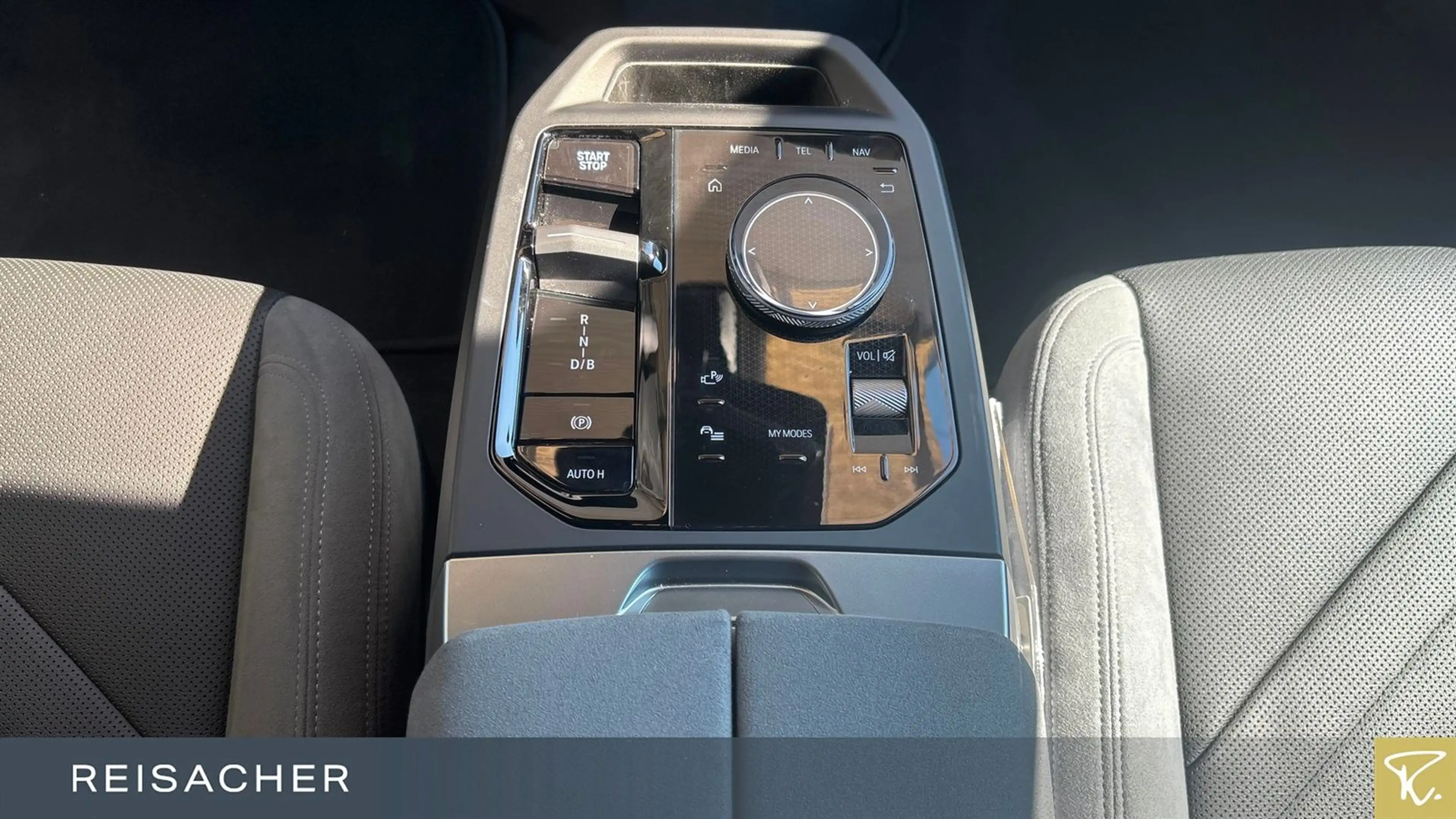 BMW iX A xDrive60 M-Sport,M-Sport PRO,SkyLou,AHK,DAP — photo 10