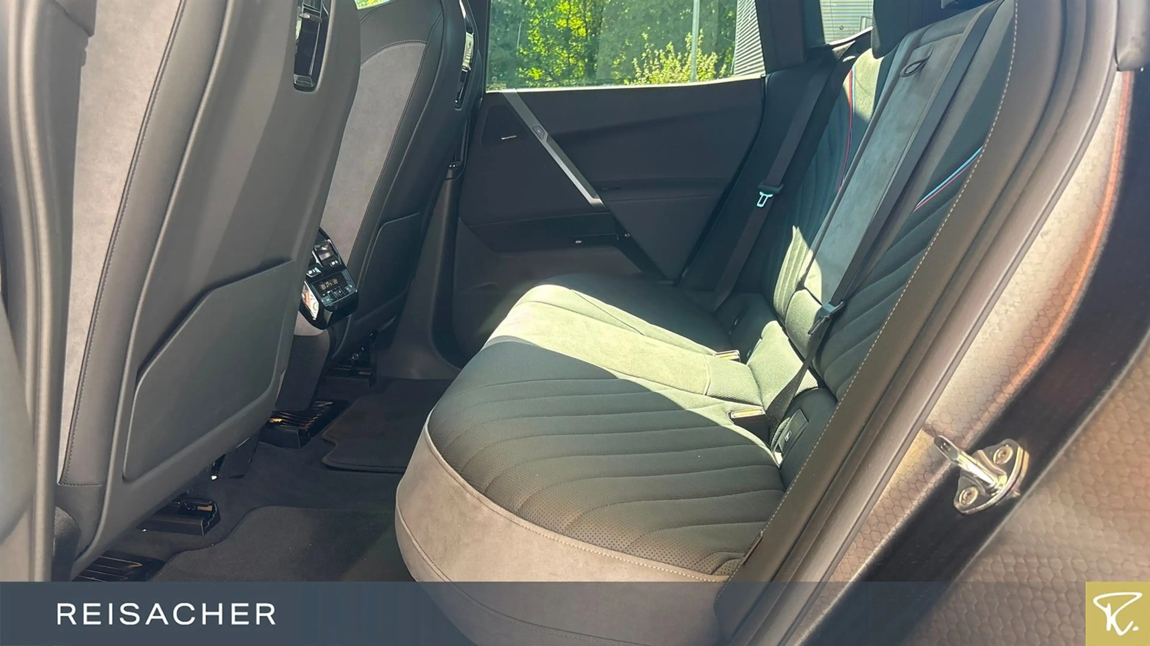 BMW iX A xDrive60 M-Sport,M-Sport PRO,SkyLou,AHK,DAP — photo 7