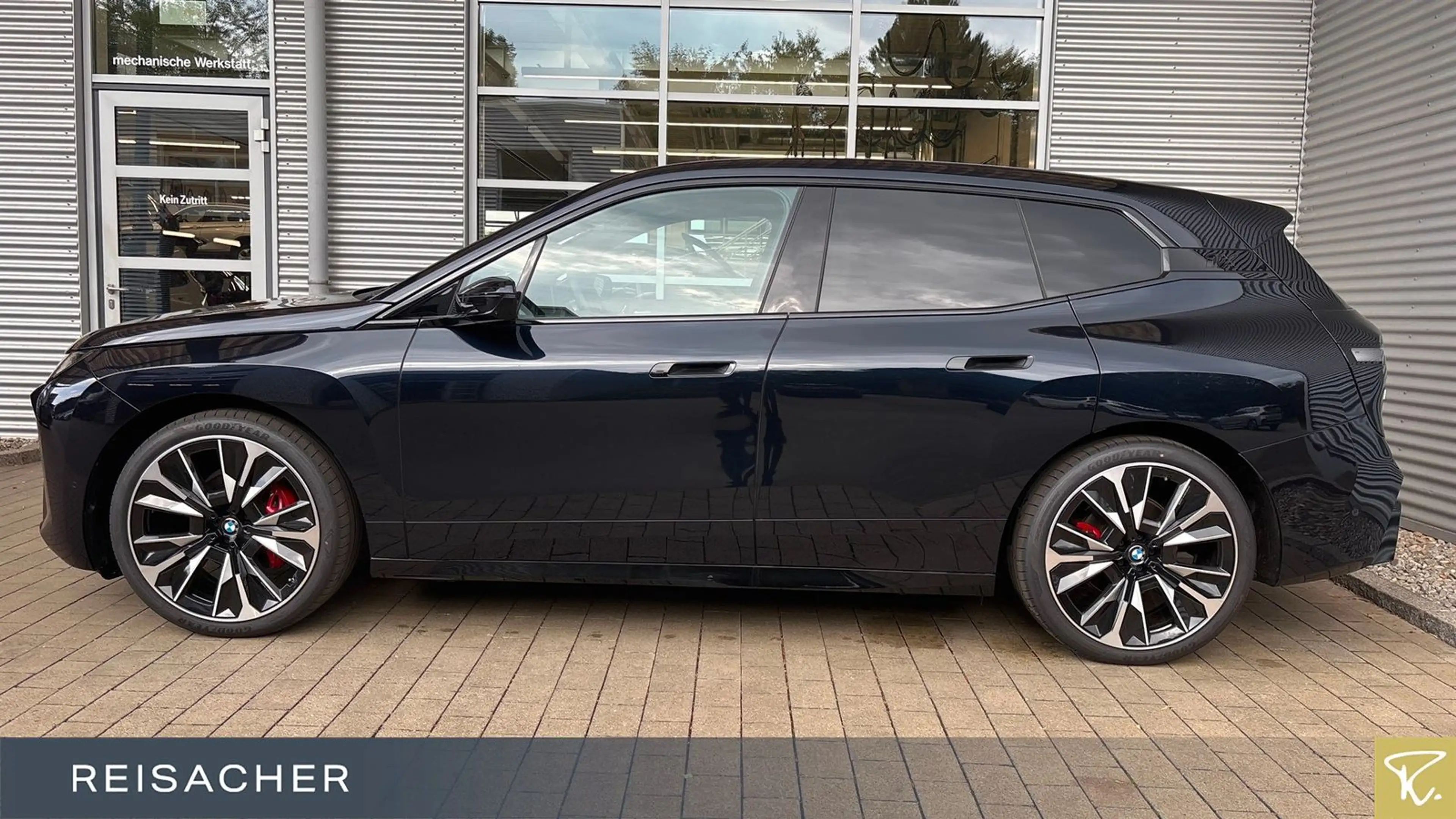 BMW iX A xDrive60 M-Sport,M-Sport PRO,SkyLou,AHK,DAP — photo 8