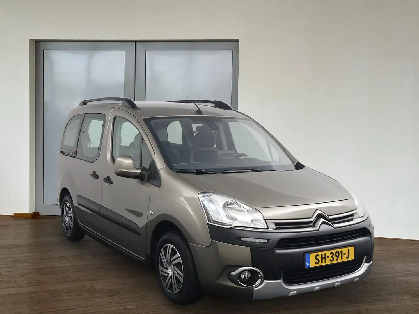 Citroen Berlingo 1.6 e-HDi Tendance*ECC*AUTOM.*HAAK*5P Bruin - 1