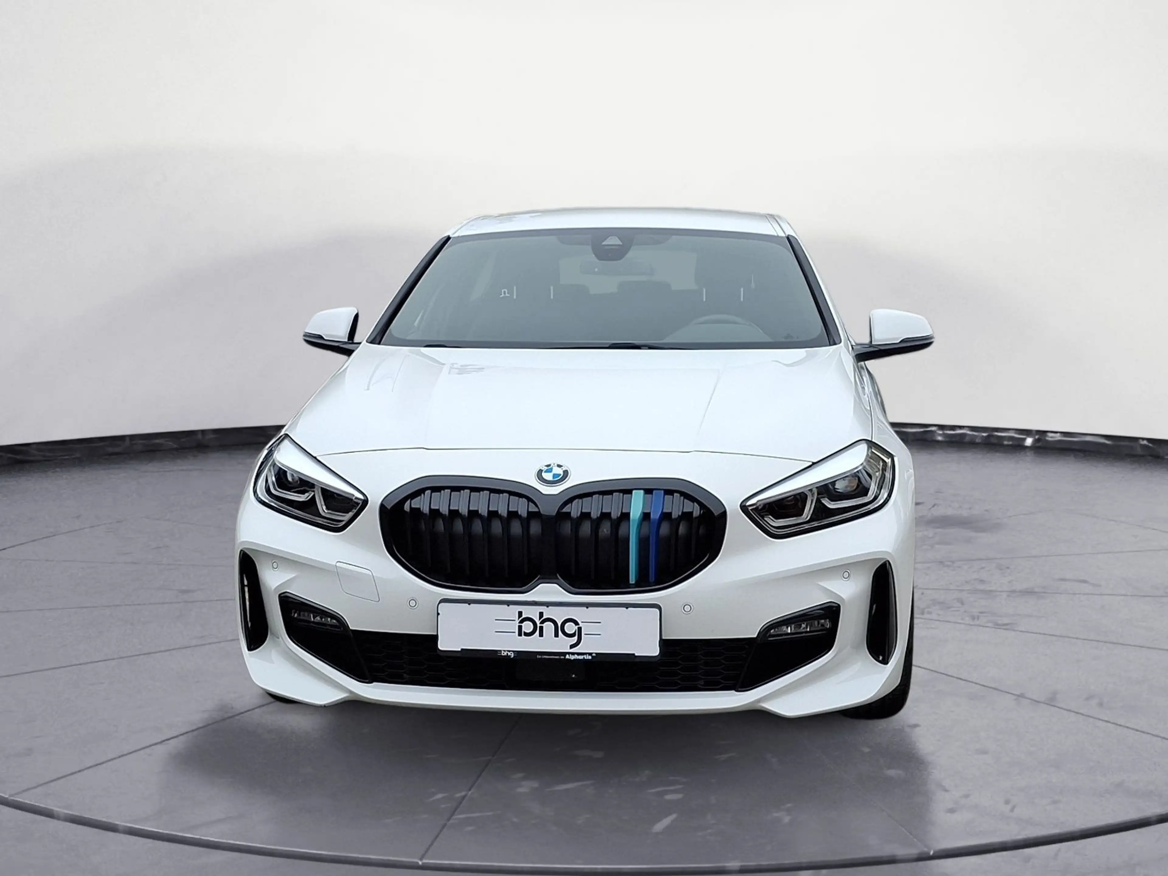 BMW 118 i M Sport — photo 8