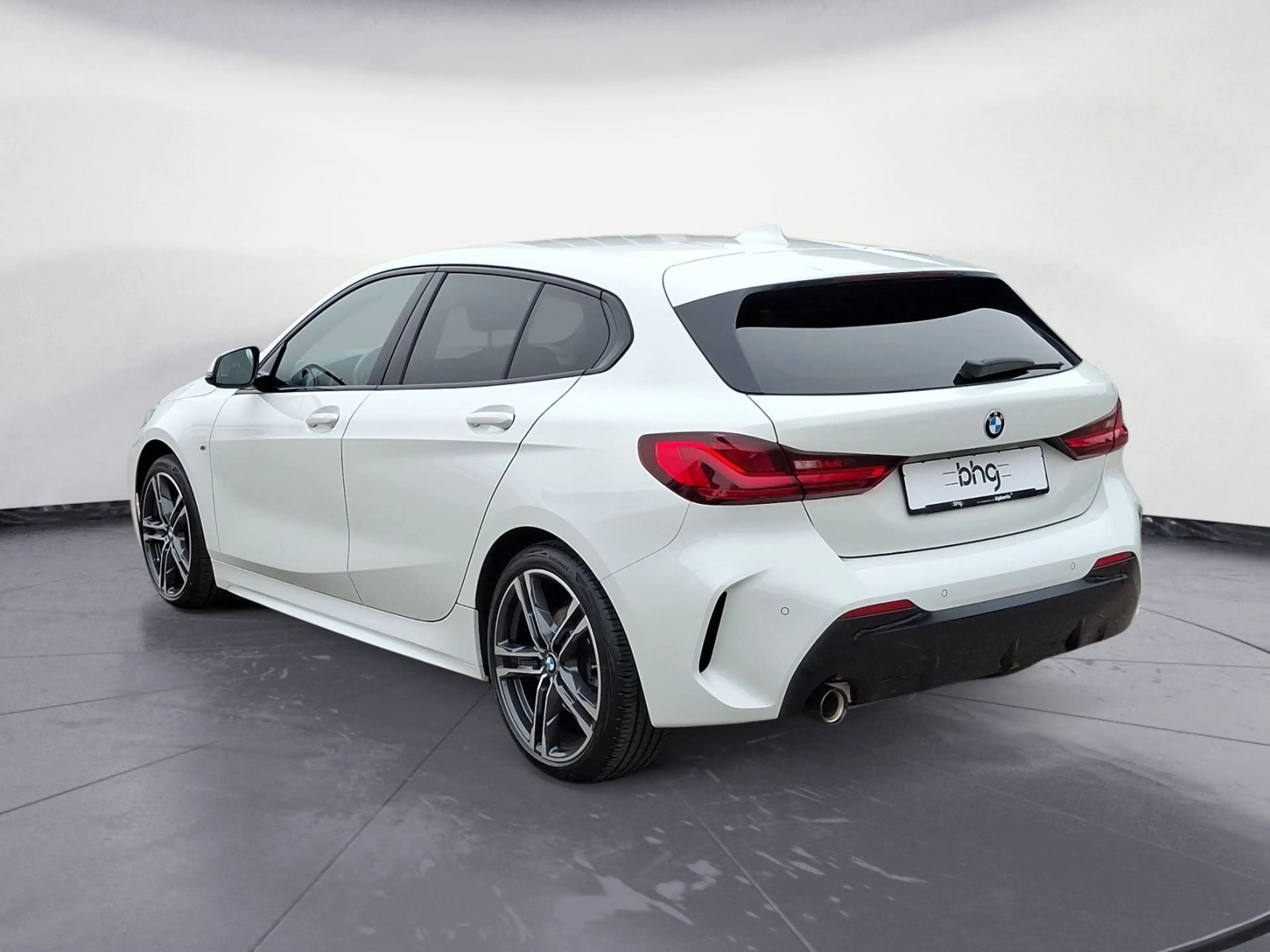 BMW 118 i M Sport — photo 4
