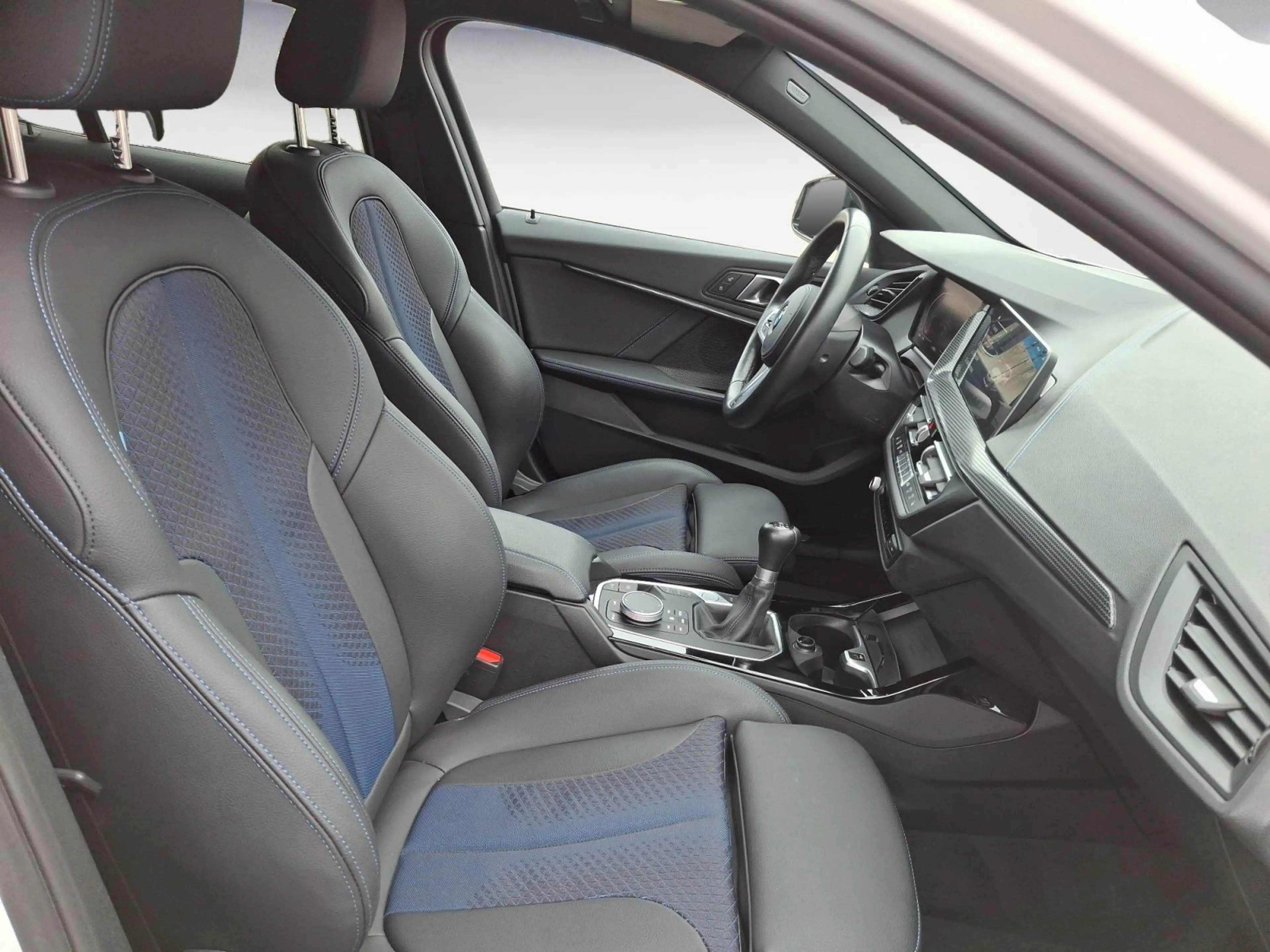BMW 118 i M Sport — photo 13