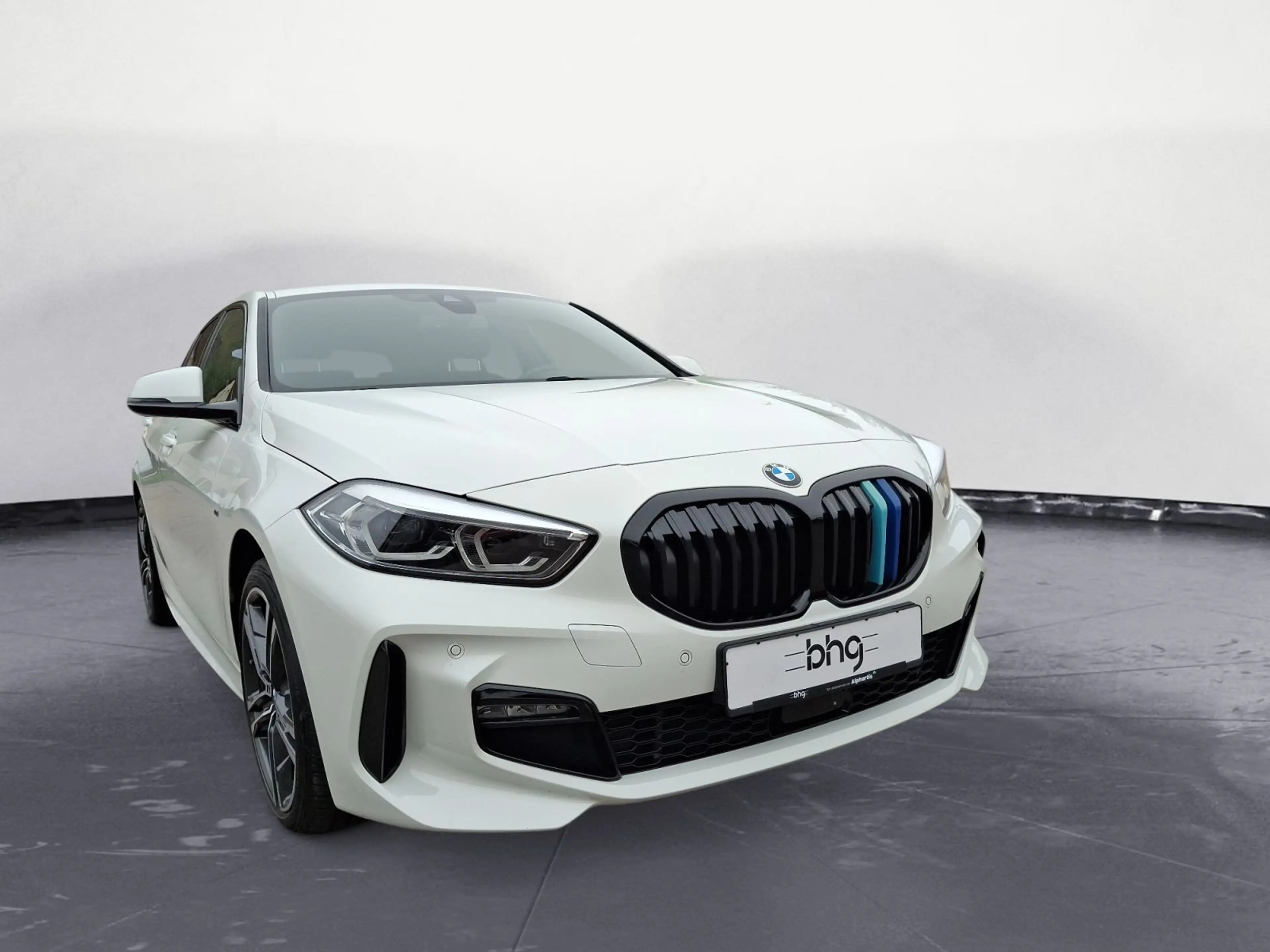 BMW 118 i M Sport — photo 9