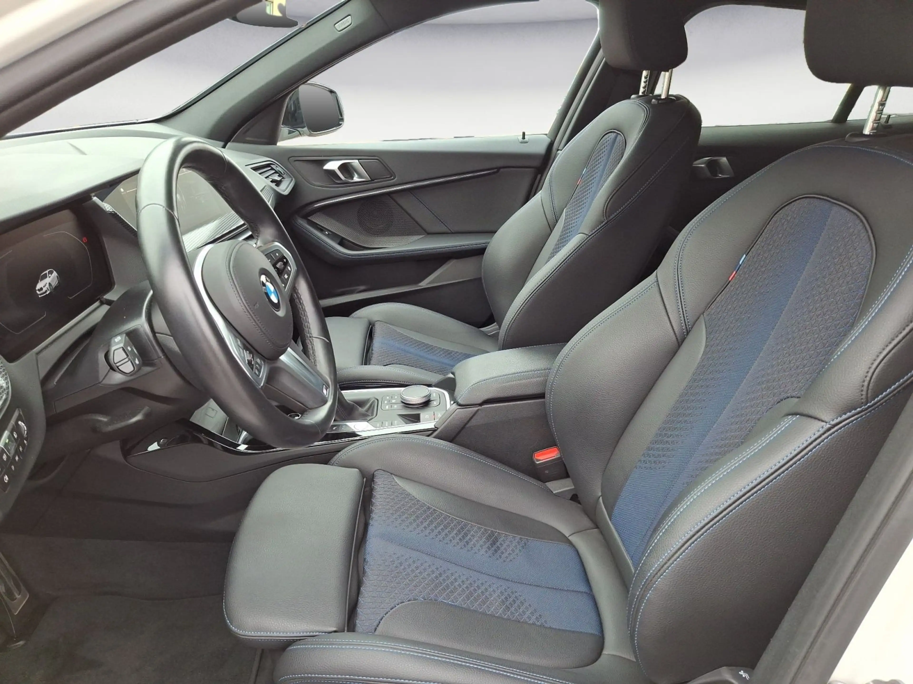 BMW 118 i M Sport — photo 10