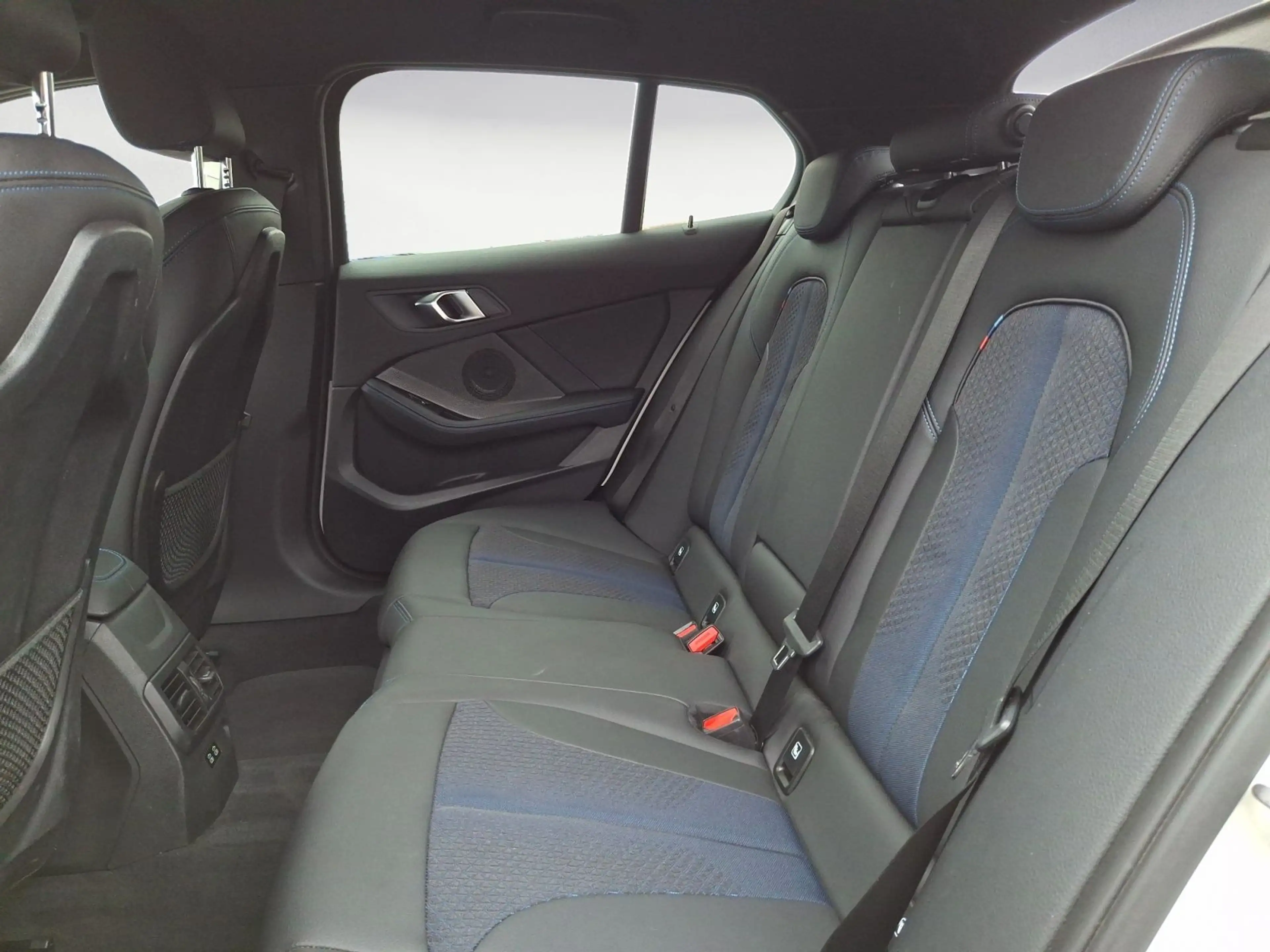 BMW 118 i M Sport — photo 14