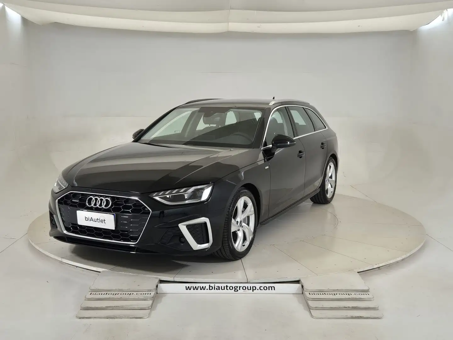 Audi A4 V 2019 Avant Diesel Avant 40 2.0 tdi mhev S line Noir - 1