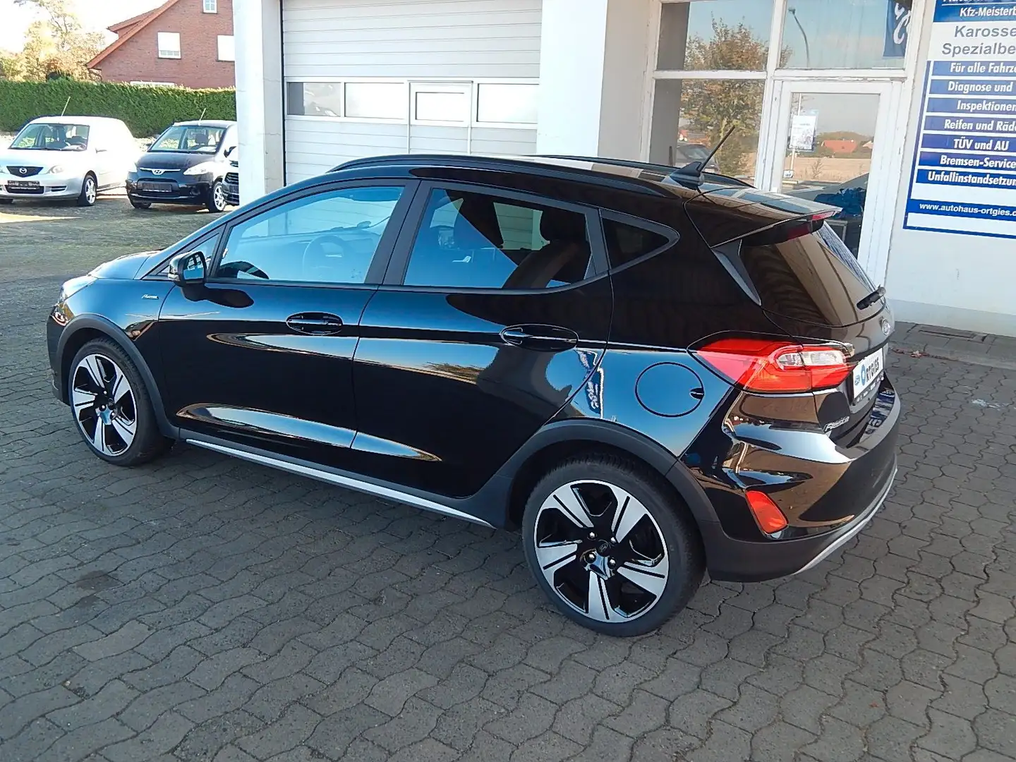 Ford Fiesta Active Schwarz - 2