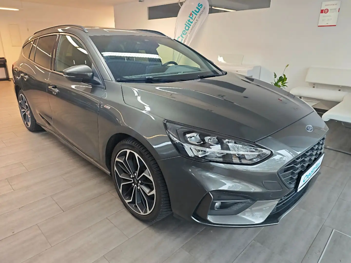 Ford Focus Turnier ST-Line Design+Tech Paket 2 Grau - 1