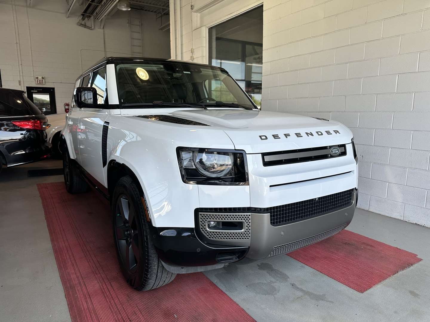 2024 Land Rover Defender X-Dynamic SE AWD | Meridian Audio | Pano Roof