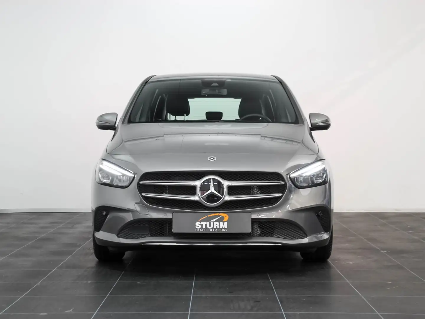 Mercedes-Benz B 180 Business Solution | Navigatie | Camera | Apple Car Grijs - 2