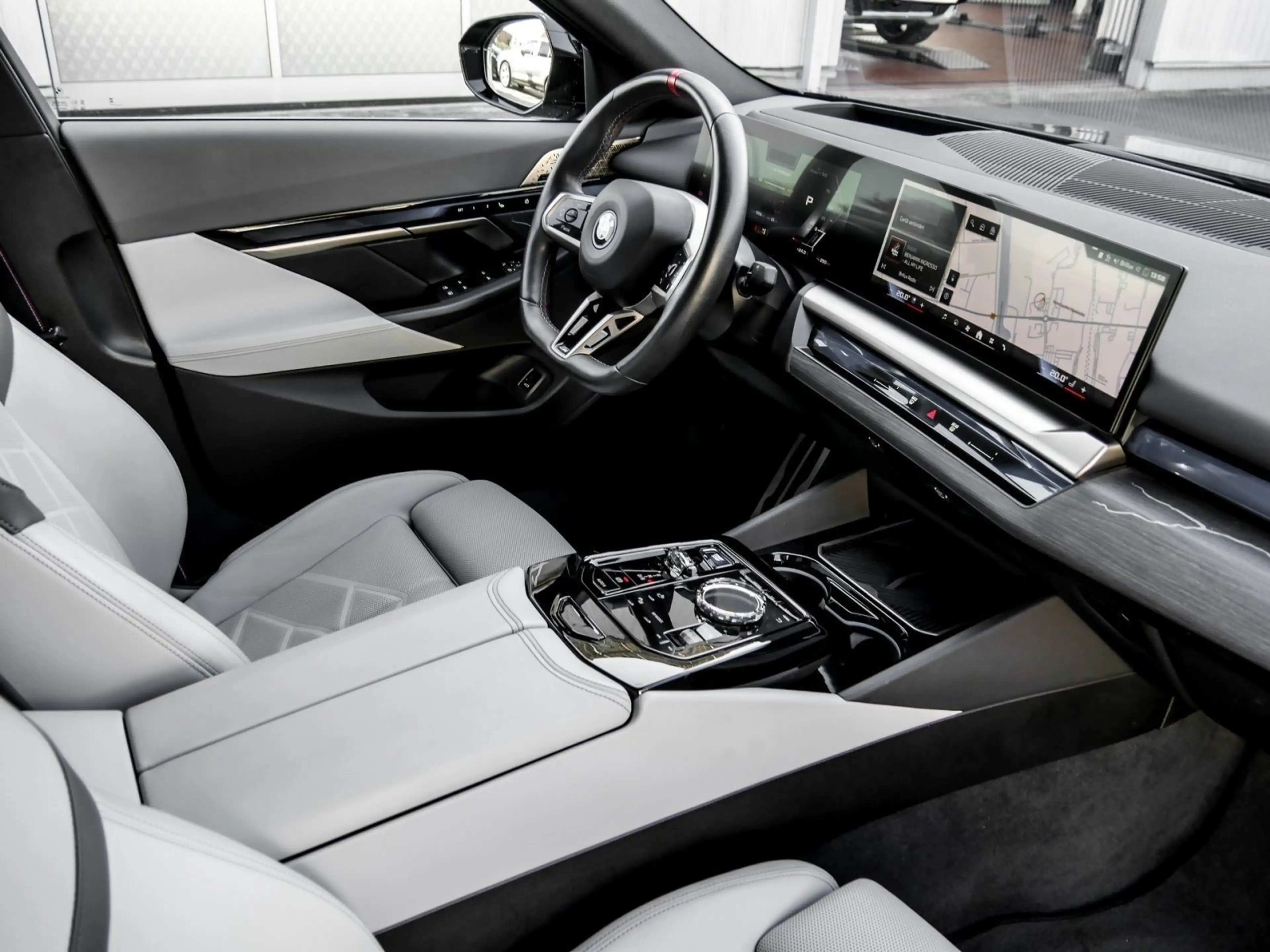 BMW i5 M60 xDrive M Sport HUD PANO ACC B&W 360 Grad — photo 3