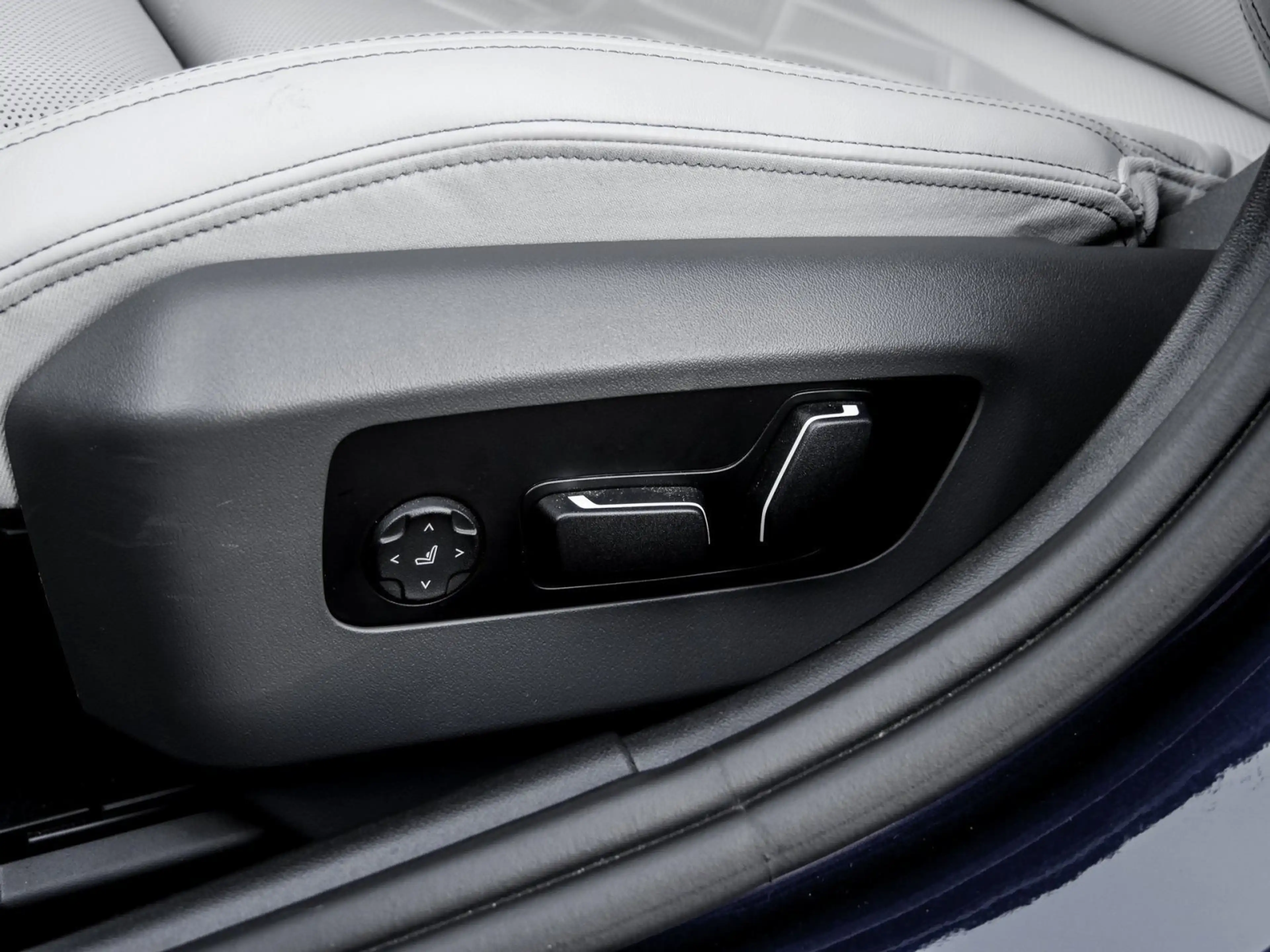 BMW i5 M60 xDrive M Sport HUD PANO ACC B&W 360 Grad — photo 15