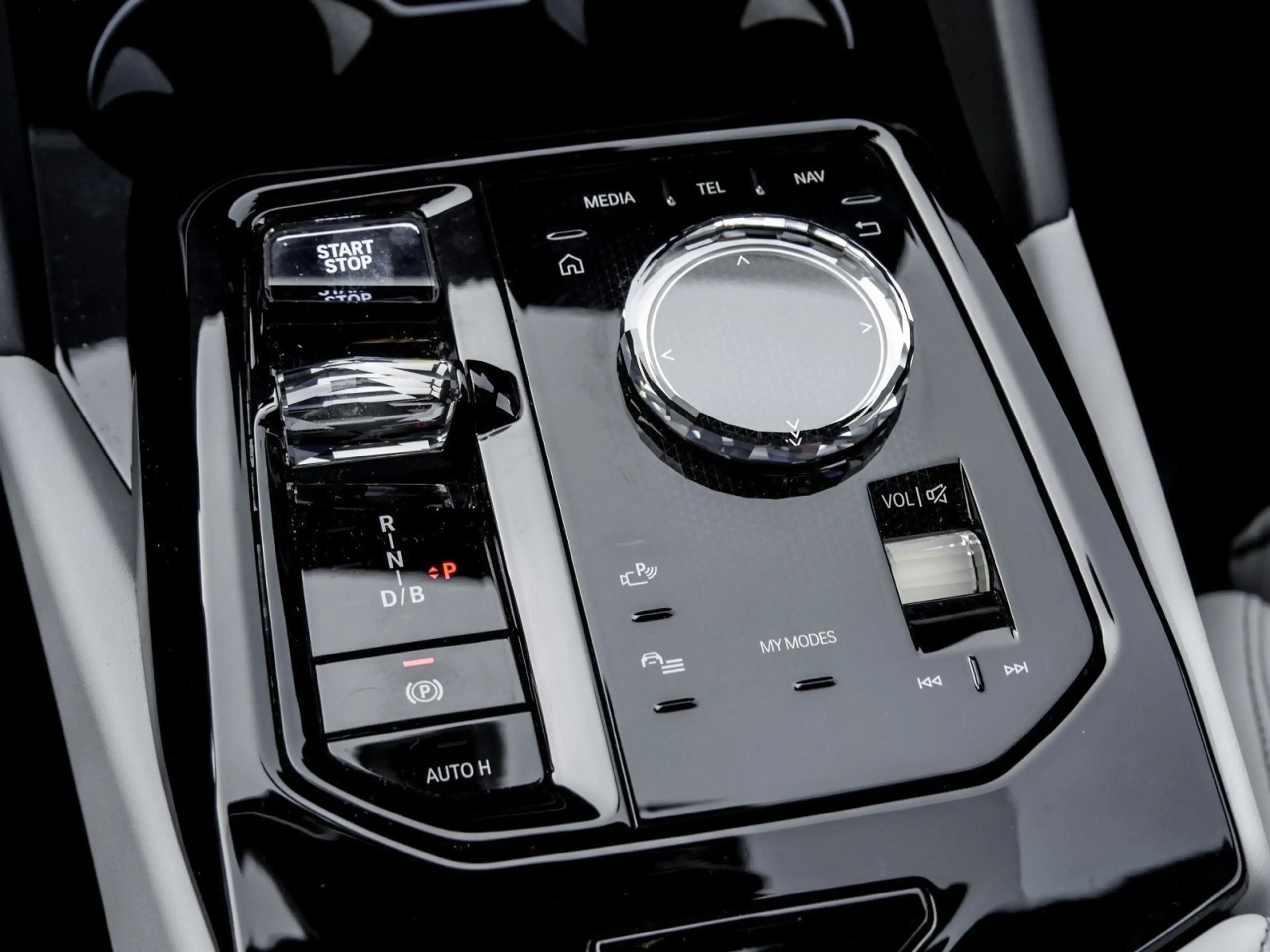 BMW i5 M60 xDrive M Sport HUD PANO ACC B&W 360 Grad — photo 11