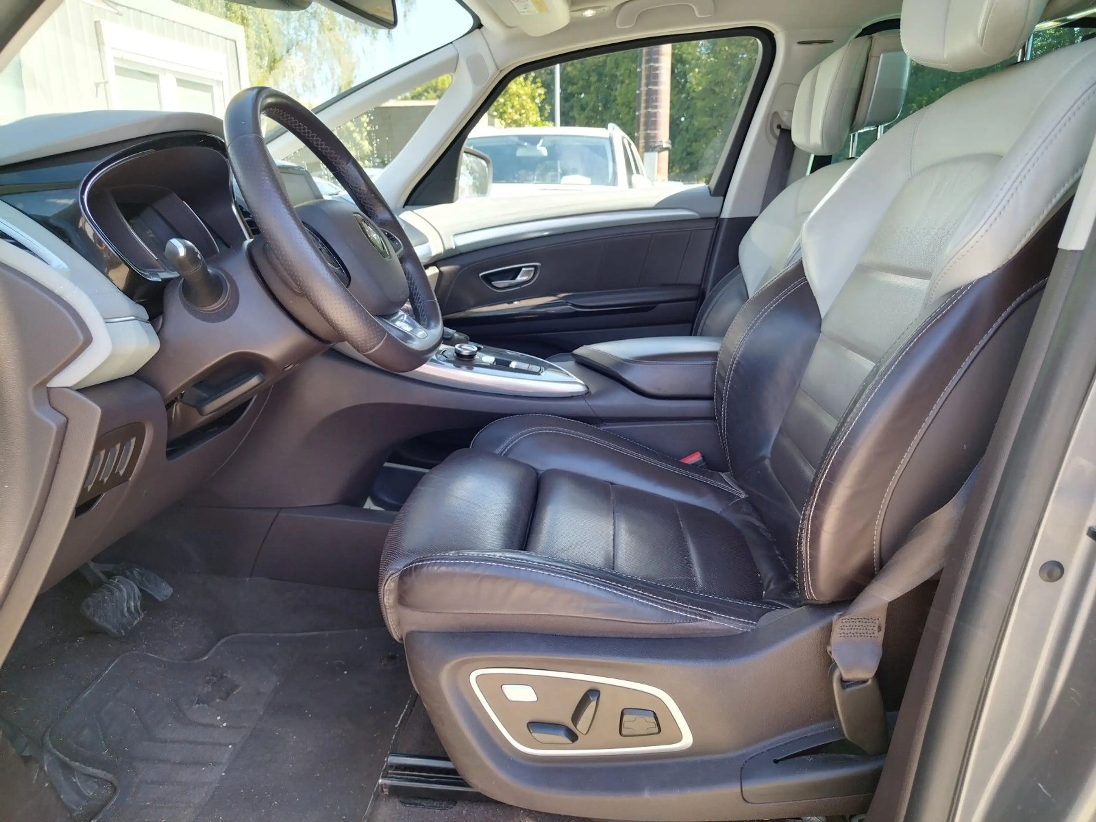 Renault Espace V Initiale Paris+VOLL+LEDER+NAVI+PANO+CAM — photo 9