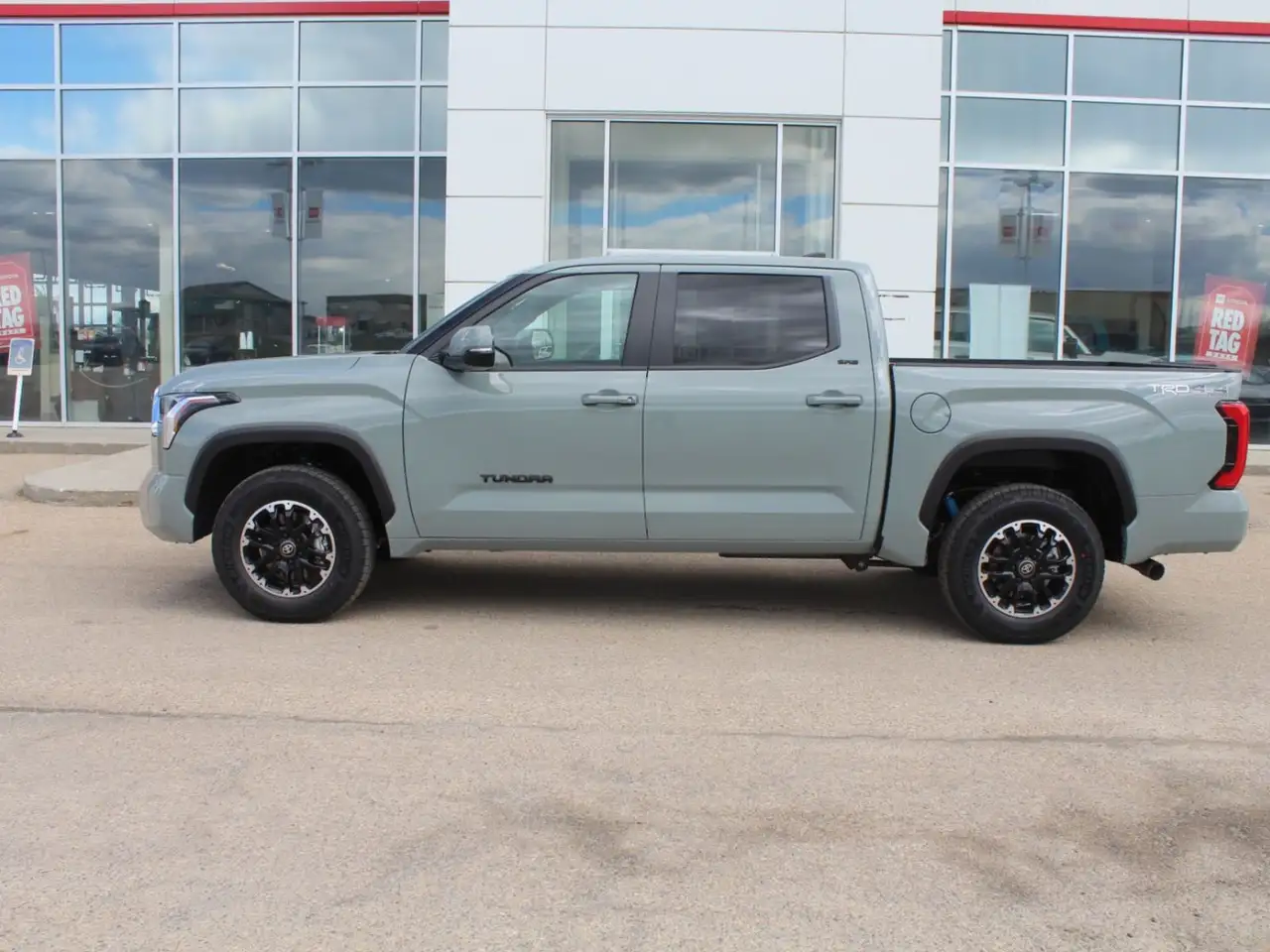 Toyota Tundra снимка Toyota Tundra
